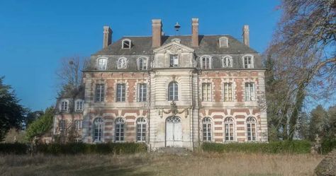 #Château des #Rufflets, 27800 #Harcourt #France Located on Les Ruflets drive which is near Rue de Ruflets #urbex #chateaudesbustes #bustes #abandoned 18th Century Homes Exterior, Old Victorian Homes Abandoned Mansions, Abandoned Chateau, Abandoned Mansion For Sale, Abandoned Architecture, Old Abandoned Buildings, Abandoned Mansion, Old Abandoned Houses, Old Mansions