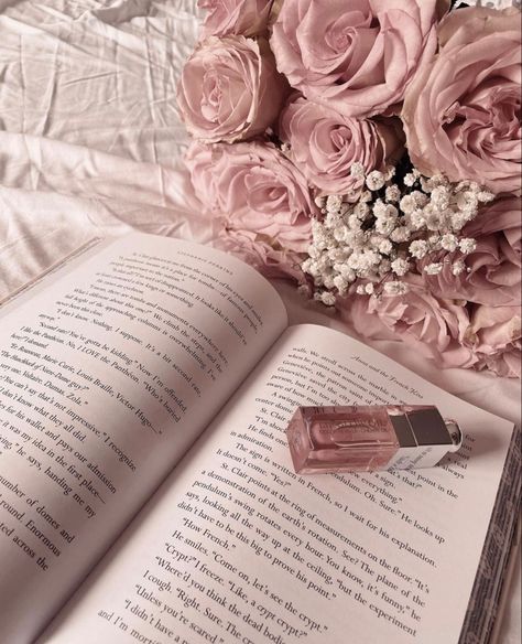 coquette softcore girl blogging LDR Pink Princess Aesthetic, Rose Gold Aesthetic, Soft Pink Theme, Royalty Aesthetic, Baby Pink Aesthetic, Coquette Style, Ivory Roses, Pink Aura, Pink Books