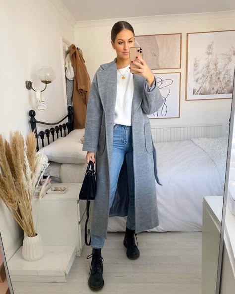 Grey Peacoat Womens Outfit, Gray Peacoat Outfit, Grey Peacoat Outfit, Light Grey Coat Outfit, Grey Coat Outfit Winter, Peacoat Womens Outfit, Duster Coat Outfit, Cute Outfit Ideas For Women, Grey Coat Outfit