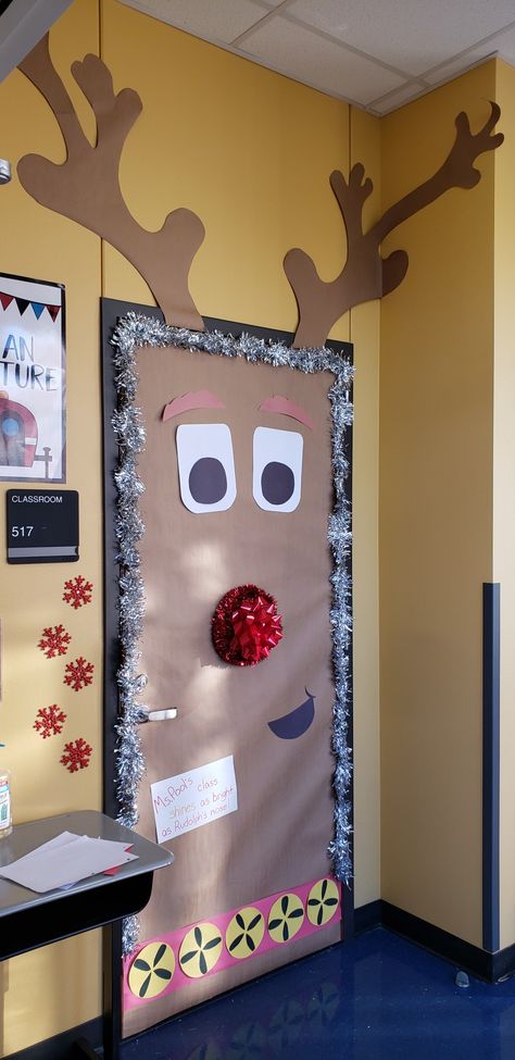 Elf Classroom, Classroom Door Decorating, Door Decorations Classroom Christmas, Classroom Christmas Decorations, Christmas Door Decorating Contest, Christmas Classroom Door, School Door Decorations, Door Decorating Contest, Christmas Door Decoration