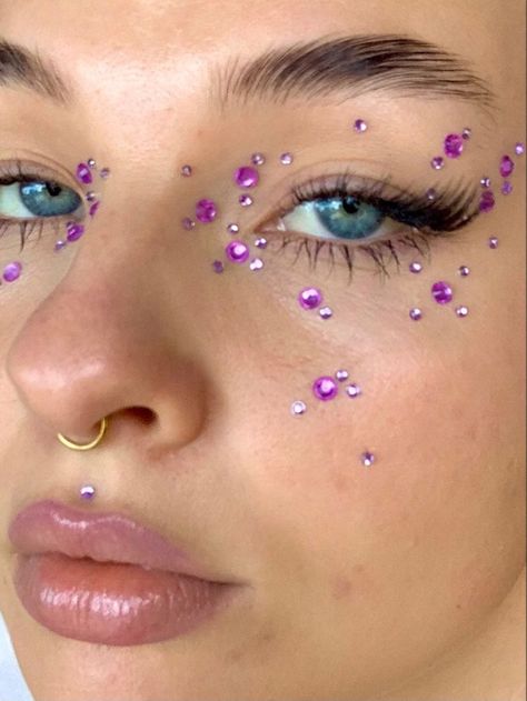 Festival Make Up, Rhinestone Makeup, Rave Makeup, Creative Makeup Looks, Festival Makeup, Eye Makeup Art, Glitter Makeup, Editorial Makeup, Makeup Goals