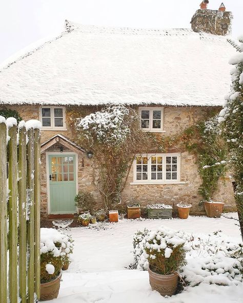 Their English Country Cottages This is one of those beautiful cottages where I could simply show you a gazillion photos of the just the outside, it is so very beautiful but the inside is also ridiculously gorgeous. Be warned, you will want to move in! I fell in love with the cottage from the sales… Snow Photos, English Country Cottages, Country Cottage Interiors, Cottage Exteriors, English Country Cottage, Cottage Door, Country Cottage Decor, Cottage Interior, Pinch Me