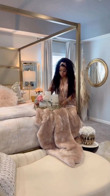 Boujee Apartment, Romantic Bedrooms, Glam Bedroom Decor, Luxe Bedroom, Luxury Room Bedroom, Classy Bedroom, Beauty Room Decor, Bedroom Decorations, Future Apartment Decor