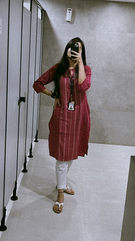 #office #officewear #ootd #outfits Indian Women Office Outfits, Indian Office Look For Women, Office Outfits Women Kurti, Desi Work Outfit, Indian Office Look, Office Indian Outfits Women, Poses For Office Pictures, Interview Outfit Women Indian, Indian Workwear Women Outfits