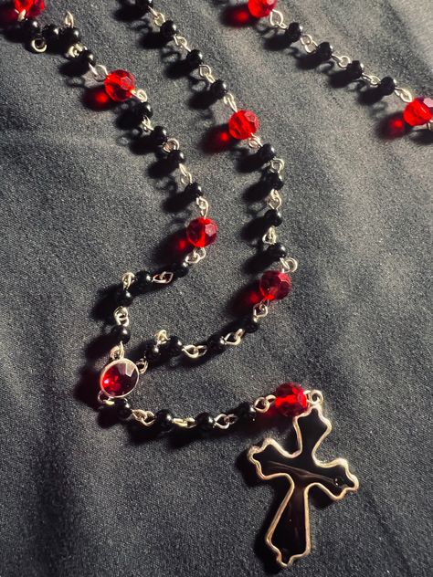 #gothic #goth #gothicstyle #rosary Black Rosary, Wire Work Jewelry, Work Jewelry, Cross Jewelry, Gothic Fashion, Music Bands, Red And Black, Rosary, Wedding Venues