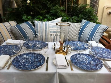 ralph lauren montauk style | Blue and white at the Ralph Lauren Paris courtyard restaurant. Deco Marine, Blue White Decor, Restaurant Paris, Paris Shopping, Paris Restaurants, Hamptons Style, Vintage Interiors, White Decor, Outdoor Rooms