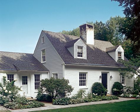 Leal and Montebello stripped off aluminum siding, restored the clapboard and painted both wood and brick their favorite color Cape Remodel, Dream Bungalow, Cape Cod Exterior, Cape Cod House Exterior, Cap Cod, Cape Style Homes, Gretna Green, Simple Cottage, Saltbox Houses