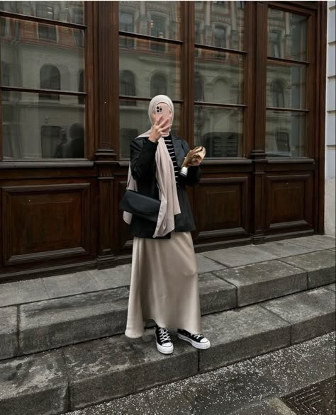 Hijab Street Fashion, Muslim Outfits Casual, Hijab Style Casual, Professional Outfits Women, Hijabi Outfits Casual, Modest Skirts, Everyday Fashion Outfits, Hijab Fashion Inspiration, Hijabi Fashion