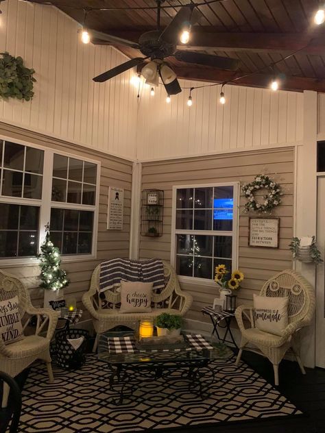 Amber Lewis Kitchen, Enclosed Patio Ideas, Back Porch Designs, Design Home Ideas, Screened Porch Decorating, Stylish Kitchen Design, Screened Porch Designs, Porch Remodel, Sunroom Decorating