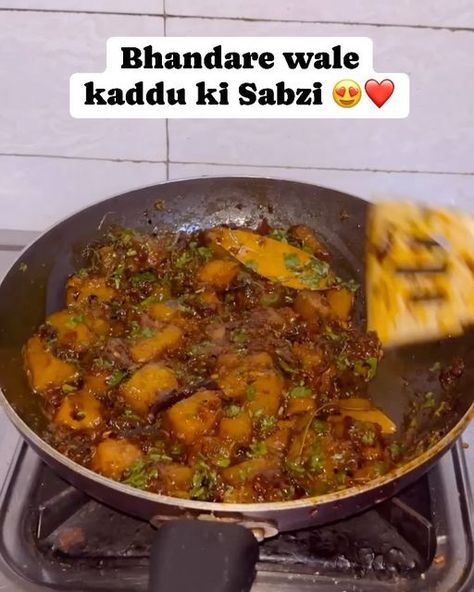 Preeti Mahour on Instagram: "Bhandare wale Khathe Mithe Kaddu ki sabzi ki Recipe 😍❤️  Kaddu sabzi recipe | Kaddu sabzi without onion garlic | Jain kaddu sabzi | Jain Recipes  Ingredients:-  250 gram kaddu/sitafal/kashifal 3 tablespoon oil Pinch of hing 1/2 tbspn kalonji 1 tbspn Methi dana 1/4 tbspn saunf 1/4 tbspn jeera Sabut red chillies 1-2 1-2 bay leaf Fine chopped ginger and green chillies 1 tomato fine chopped Salt as per taste 1/3 tbspn turmeric powder 1 tbspn corriander powder 1/2 tbspn red chilly powder Pinch of baking soda for color texture Jaggery  Garam masala Aamchur powder Kasturi methi Corriander leaves  Method:-  1) Heat oil in a pan. Add hing, jeera, saunf, kalonji, methi dana, red chilly and bay leaf 2) Then add green chillies and ginger, stir fry for 30 seconds,then add Kaddu Sabzi Recipe, Kaddu Sabzi, Ginger Stir Fry, Jain Recipes, Turmeric Powder, Garlic Recipes, Bay Leaf, Indian Snack Recipes, Chilli Powder