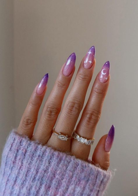 Elevate your manicure with these stunning light purple nail designs, perfect for spring and summer! From simple to intricate nail art, find inspiration for your next set of cute and trendy fingertips. As an example, we love these lilac ombre nails with stars and a crescent moon. Nail Design Gold, Black Prom Nails, Ongles Gel Violet, Blue Prom Nails, Light Purple Nails, Dark Purple Nails, Prom Nails Red, Purple Ombre Nails, Purple Nail Art