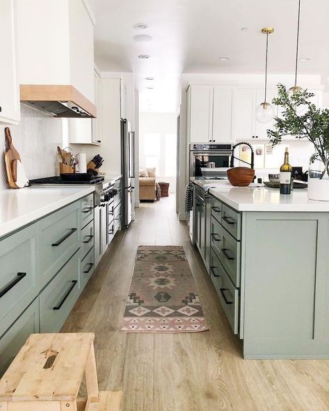 // Green Kitchen Cabinets, Kitchen Remodel Before And After, Spacious Kitchens, Green Kitchen, Kitchen Style, Cheap Home Decor, Home Fashion, Home Decor Kitchen, 인테리어 디자인