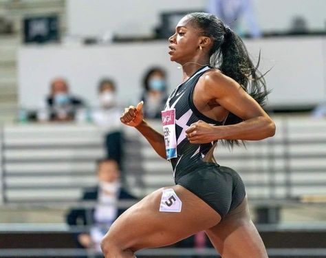 Female Sprinter, Dina Asher Smith, Track Pictures, Track And Field Athlete, Black Fitness, Photographie Portrait Inspiration, Olympic Athletes, Curvy Women Jeans, Action Poses