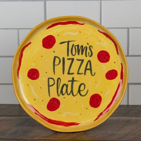 Pizza Plate - perfect for students and PYOP Studio owners. Pizza Plate, Pizza Branding, Diy Pottery Painting, Color Me Mine, Pottery Painting Designs, Diy Pottery, Pottery Plates, Pottery Painting, Some Ideas