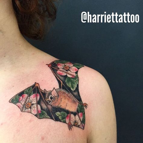 Bats Tattoo Design, Bat Tattoo, Shoulder Tattoos, Design Tattoo, Skin Art, Piercing Tattoo, Animal Tattoos, Love Tattoos, Pretty Tattoos