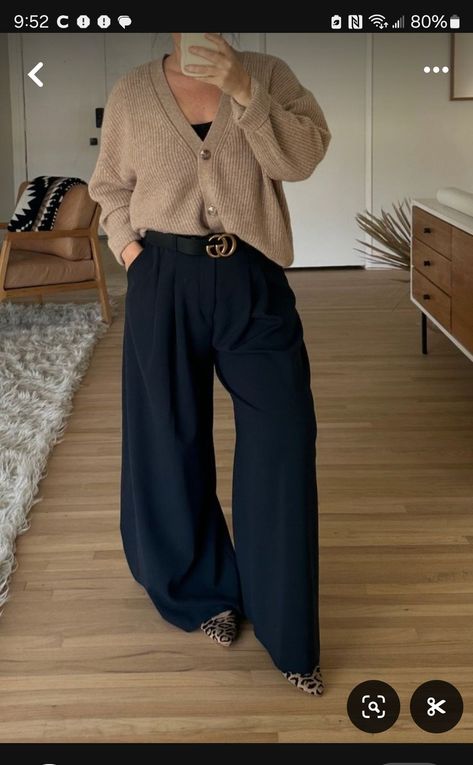 Black Linen Pants Outfit Fall, Flowy Pants Outfit Winter, Loose Black Pants Outfit, Linen Pants Outfit Fall, Stripped Pants Outfit, Black Linen Pants Outfit, Flowy Pants Outfit, Japan November, Long Cardigan Outfit