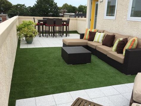 Rooftop patio with artificial turf. Artificial Grass Balcony, Outdoor Flooring Options, Grass Tiles, Artificial Grass Patio, Outdoor Deck Tiles, Grass Carpet, Artificial Plants Indoor, Deck Tiles, Grasses Landscaping