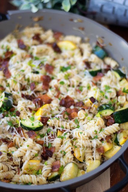 The Kitchen Wife: Zucchini Bacon Parmesan Pasta Recipe:  A Delightfu... Bacon Parmesan Pasta, Bacon Pasta Recipes, Healthy Pasta Dishes, Creamy Parmesan Sauce, Quick Pasta Recipes, Quick Pasta, Pasta Side Dishes, Pasta Sides, Healthy Pasta