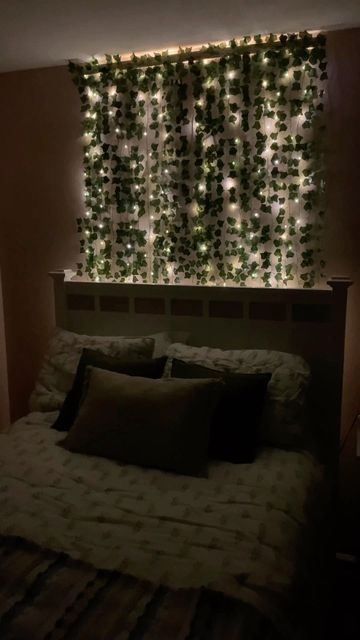 Bohemian Bedroom Diy, Bedroom Flowers, Ivy Wall, Fairy Lights Decor, Furniture Architecture, Headboard Wall, Decoration Furniture, Architecture Interiors, Pisco