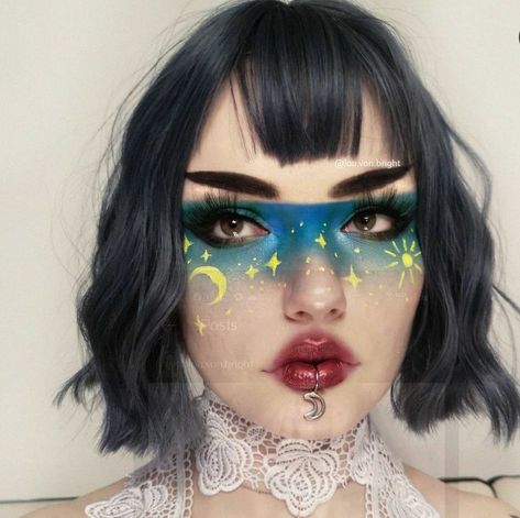 Celestial Makeup Halloween, Fantasy Makeup Ideas Creative, Celestial Face Paint, Zodiac Inspired Makeup, Quirky Makeup, Full Face Artistic Makeup, Colorful Drag Makeup, Cosmic Makeup, Blue Avant Garde Makeup