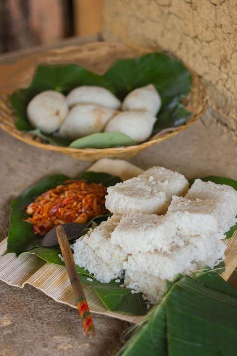 Indulging in the traditional Sri Lankan milk rice, a comforting and delicious meal that's perfect for any time of day. The creamy texture and subtle sweetness make it a true comfort food. #srilankatourism #travelsrilankawithus #travelsrilanka #summervacation #wintervacation #srilanka #DiscoverSriLanka #VisitSriLanka #ExploreSriLanka #srilankatravel #greenholiday #TravelGoals #tailormadetours Milk Rice, Salad Inspiration, Sri Lankan Recipes, Salad Dishes, Fish Curry, Asian Food, Traditional Food, Relish, Aesthetic Food