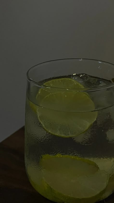 Lemon Cucumber, Tea Time Food, Basic Photo Editing, Alcohol Party, Food Hub, Hydrating Drinks, Alcohol Aesthetic, Fruit Water, Food Drink Photography