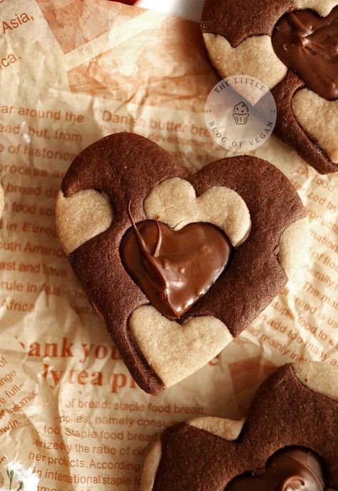 Linzer Cookies Aesthetic, Nutella Linzer Cookies, Cute Cookie Shapes, Nutella Aesthetic, Linzer Cookie, Nutella Cookie, Cookie Dough Ingredients, Baker Baker, Vegan Nutella