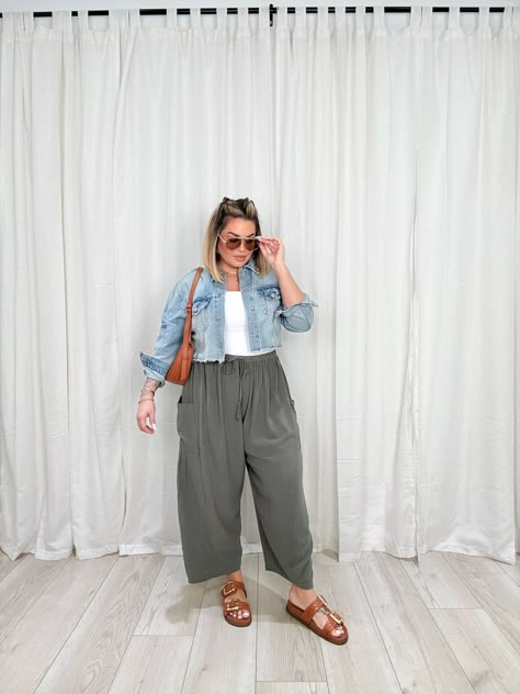 How To Style Wide Leg Linen Pants, Fashion Inspo Outfits Plus Size, Summer Wide Leg Pants Outfit, Plus Size Linen Pants Outfit, Plus Size Wide Leg Pants Outfit, Wide Leg Pants Outfit Work, Linen Pants Plus Size, Plus Size Wide Leg Pants, Linen Pants Outfit