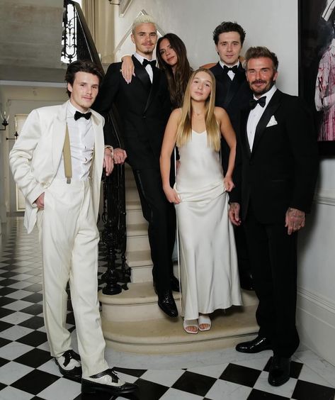 Dressed up for the party of the year! 🎉 The Beckhams looked oh so glam for Victoria’s 50th birthday bash 📸: @victoriabeckham David Beckham Daughter, Victoria And David Beckham, Interesting Articles To Read, The Beckham Family, Bad Dresses, Moms 50th Birthday, 50th Birthday Celebration, Victoria And David, Beckham Family