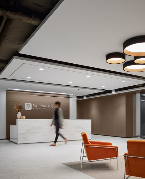 Office Reception Area Design, Reception Ceiling, Minimalist Reception, Reception Area Design, Office Reception Design, Office Reception Area, Modern Reception, Modern Office Design, Aesthetic Kitchen