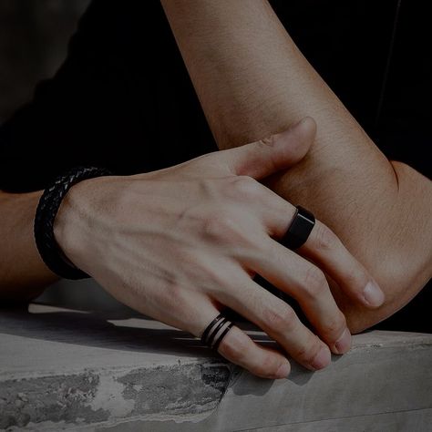 Hands With Rings, Aesthetic Rings, Hand Reference, Male Hands, Pretty Hands, Aesthetic Guys, Men's Jewelry Rings, Elegant Hairstyles, Character Aesthetic