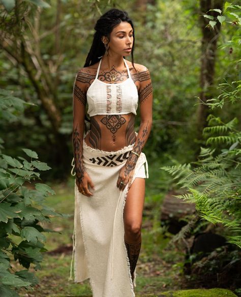 ARYA Clothing on Instagram: “We are looking forward releasing our new designs ! A few weeks and we will be ready to show you our new collection ! Yeaaaaah ! 😍🙏🏼⁠ ⁠…” Festival Crop Tops, Tattoed Women, Estilo Hippie, Mode Boho, Body Tattoos, Cotton Skirt, Tahiti, Tattoo Artist, Cropped Top