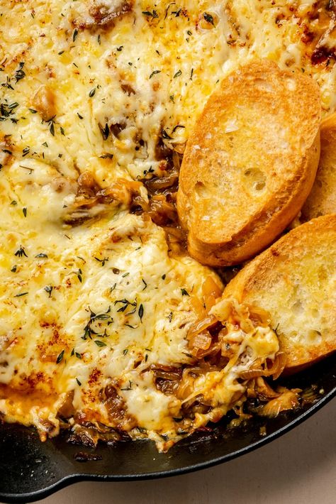 French Onion Soup Dip Recipe, French Onion Skillet, Hot Onion Dip, Skillet Dip, Gluten Free Baguette, French Soup, Fed And Fit, Fancy Appetizers, French Onion Dip