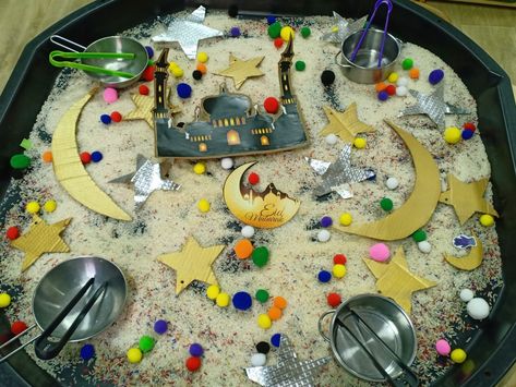 Ramadan Tuff Tray Ideas, Eid Tuff Tray Ideas, Eid Activities For Toddlers, Eid Activity For Kindergarten, Eid Activities Eyfs, Eid Activities For Preschool, Ramadan Activities For Toddlers, Eid Activity For Preschool, Ramadan Activities For Preschool