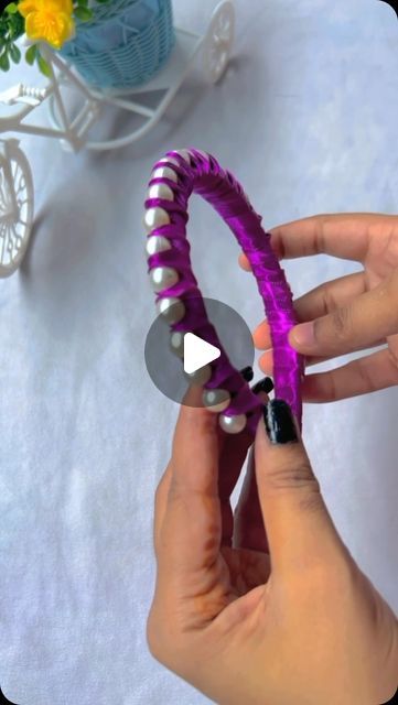 Simran on Instagram: "DIY hairband || hairband || diy ribbon 🎀 hairband || 

very beautiful & trending handmade hairband 

Simple se hair band ko bnaye ekdam new #new #hairband #instagram #instagood #instalike #instadaily #trending #trendingreels #handmade #hairaccessories  #diy #diyhairband #hairband" Makeup Hair Band, Hairband Diy, Kundan Hair Band, Diy Pearl Hairband, Embellished Hairband, Makeup Hairband, Hair Bands Diy, Diy Ribbon, Hair Band