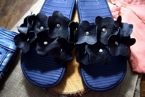 Boring slides? Learn how to embellish your plain slide sandals with leather flowers DIY - Adopt Your Clothes Dress Making Tutorial, Diy Sandals, Studded Loafers, Embellishment Diy, Floral Sandals, Thrifted Outfits, Leather Cuts, Most Comfortable Shoes, Embellished Sandals