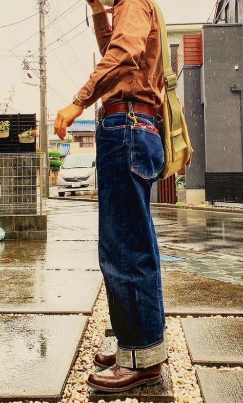 Vintage Denim Pants For Streetwear, Vintage Washed Denim Blue Pants, Mens Raw Selvedge Denim Outfit, Americana Fashion Men, Wide Pants Outfit, Samurai Jeans Denim, Japanese Raw Denim Outfit Men, Denim Pants Outfit, Japanese Raw Denim