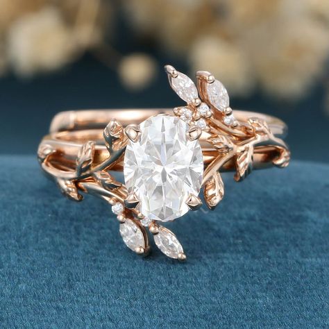 Engagement Rings With Floral Band, Wedding Rings Flower Shaped, Nature Inspired Wedding Ring Sets, Leaf Diamond Ring, Leaf Band Engagement Ring, Leaf Engagement Ring Nature, Earthy Engagement Rings, Engagement Rings Floral, Wedding Rings Floral