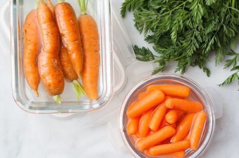 Herbs and veggies Carrot Storage, Storing Veggies, Veggie Storage, How To Store Carrots, Storing Fruits And Vegetables, Storing Food Long Term, Food Storage Ideas, Eat More Veggies, Eat Vegetables