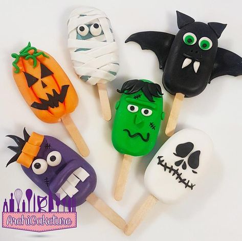 Halloween Cakesicles, Halloween Chocolate Covered Strawberries, Fun Halloween Desserts, Popsicles Cake, Postres Halloween, Halloween Cake Pops, Fun Halloween Treats, Halloween Party Treats, Halloween Treats Easy