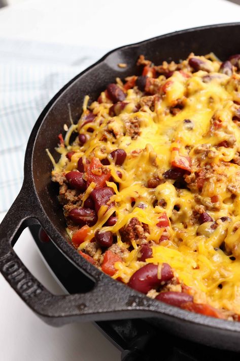 Chili Skillet Recipe, Alpine Recipes, Forgotten Recipes, Skillet Chili, Easy Sunday Dinner, Chili Bake, Southern Dinner, Southern Plate, Iron Recipes