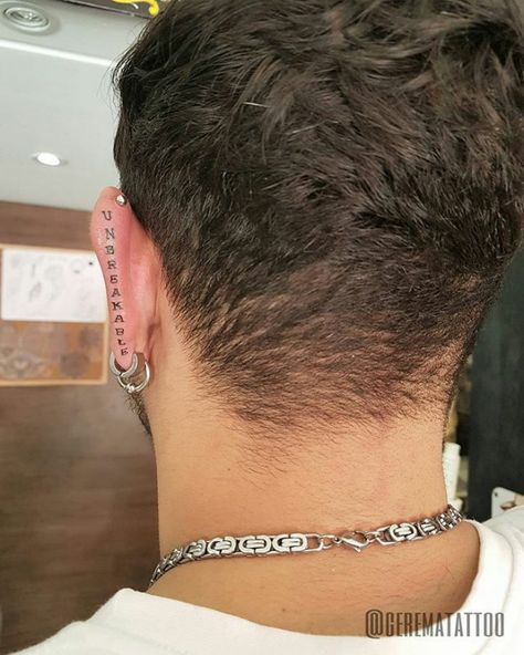 Helix Tattoo Trend Is Taking Over Instagram, And These 10+ Pics Will Make You Want To Get One Too Tattoo Ideas For Men Minimalist, Helix Tattoo, Tattoos Ear, Tattoo Designs Unique, Men's Piercings, Ear Tattoo Ideas, Ear Tattoos, Tattoo Trend, Helix Ear