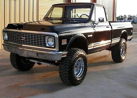 1971 Chevrolet Cheyenne - don't usually like 'jacked up' trucks, but this was done right Chevy Cheyenne, Chevy 4x4, 72 Chevy Truck, Lifted Chevy Trucks, Old Pickup Trucks, Truck Yeah, Jacked Up Trucks, Chevrolet C10, Truck Camping