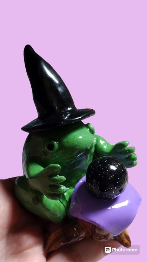 Purple Table Cloth, Witchy Frog, Frog Clay, Polymer Clay Witch, Witch Frog, Frog Halloween, Halloween Pottery, Clay Ball, Painted Polymer Clay