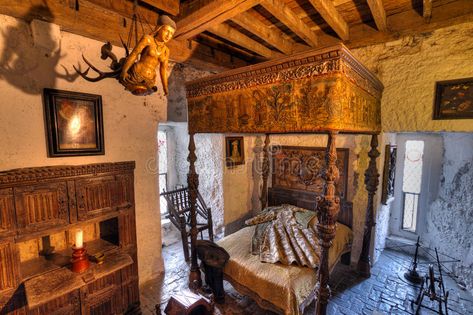 Ancient Bedroom, Castle Interior Medieval, Creative Houses, Medieval Bedroom, Bunratty Castle, Castle Interior, Medieval Romance, L M Montgomery, Castles Interior