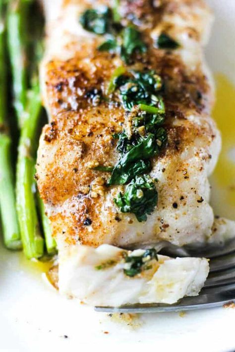 a slice of pan fried grouper fillet with asparagus Healthy Grouper Fish Recipes, Grouper Dinner Ideas, Frozen Grouper Recipes, Snowy Grouper Recipe, Grouper Fillet Recipe, Caribbean Grouper Recipe, How To Cook Grouper, Fresh Grouper Recipes, Broiled Grouper Recipes