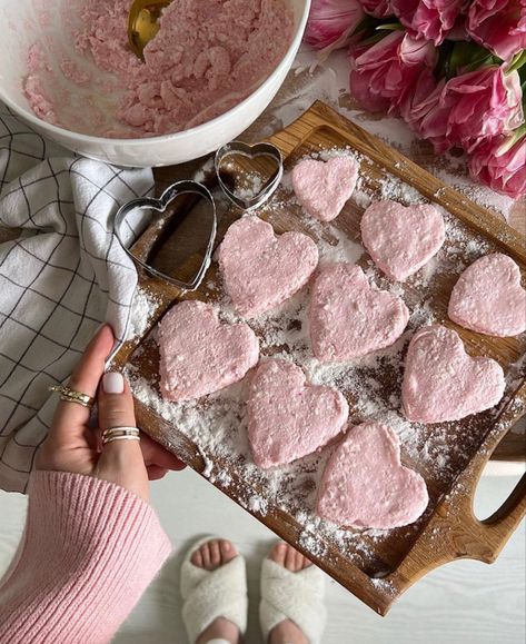 Pink Cookies, Pink Foods, Think Food, Everything Pink, Pretty Food, Cute Food, Me Time, Aesthetic Food, Pink Aesthetic