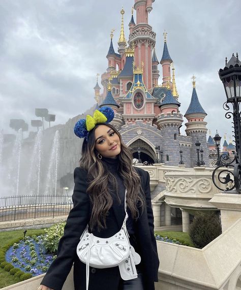 Disneyland Paris Outfit Winter, Paris Outfits Winter, Paris Winter Outfit, Disney Winter Outfits, Disneyland Outfit Winter, Disneyland Fits, Disney Fashion Outfits, Disney Winter, Paris Outfit Ideas