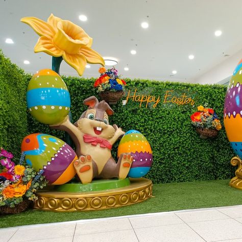 Easter Photo Backdrop Ideas, Easter Door Decorations Classroom, Easter Door Decorations, Easter Props, Easter Movies, Easter Outdoor, Easter Door Wreaths, Easter Display, Easter Backdrops