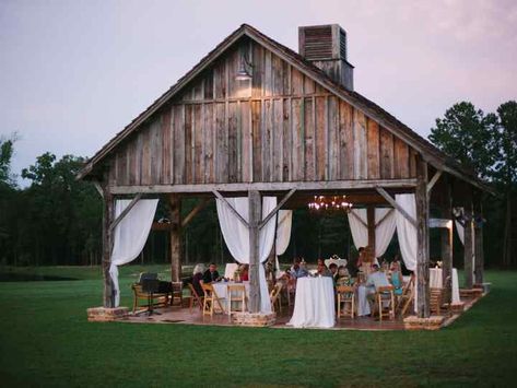 7 Wedding Venues in Jackson, Mississippi Every Couple Will Love Mississippi Wedding, Small Weddings Ceremony, Smallest Wedding Venue, Jackson Ms, Jackson Mississippi, Inexpensive Wedding Venues, Barn Wedding Venue, Gray Weddings, Outdoor Wedding Venues